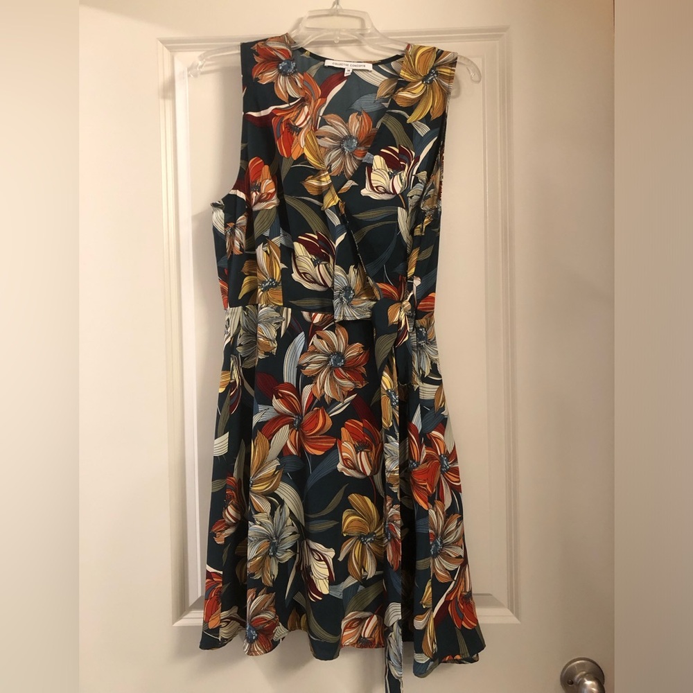 NWOT Collective Concepts floral faux wrap mini ex Medium